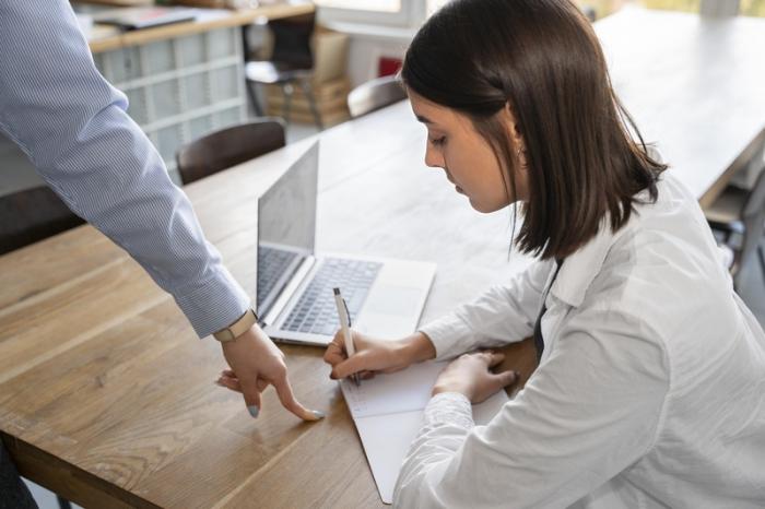 "Начальник" просит помочь - а вы уже жертва: новая схема мошенников на сайтах вакансий | Мошенники выдают себя за работодателей и выманивают деньги у соискателей