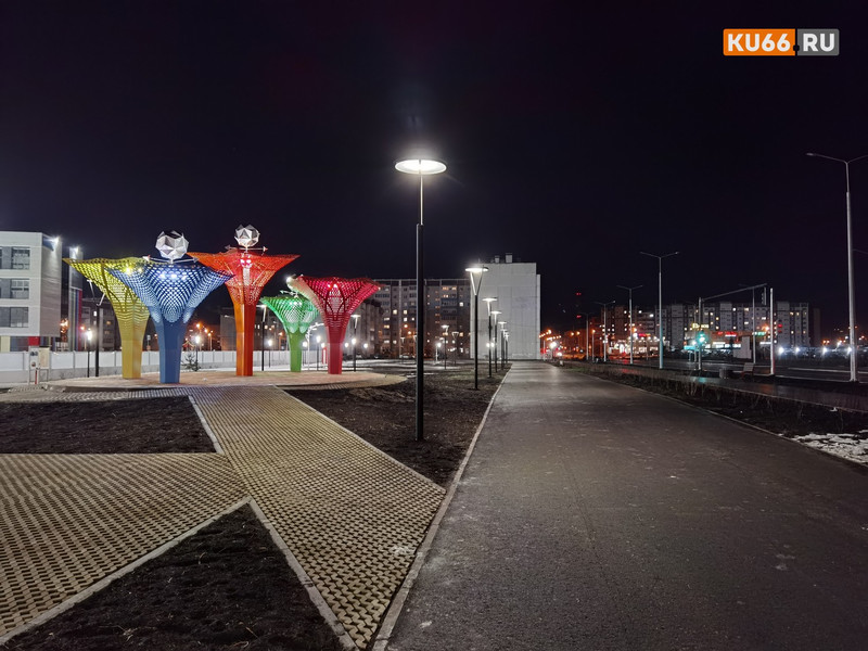 Воспитания нет? В сквере «Молодежный» в Каменске-Уральском, который еще не открыли после благоустройства, появились юные вандалы