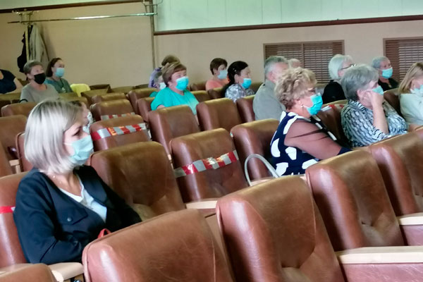 Каменцев учили, как быть с мусором: надо заключить договор на вывоз, но на строительные отходы и шины он распространяться не будет. Почему?