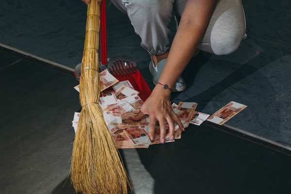 Фальшивок стало больше — в Свердловской области массово вбрасывают поддельные пятитысячные | В Свердловской области за полгода выявили 59 поддельных банкнот и монет