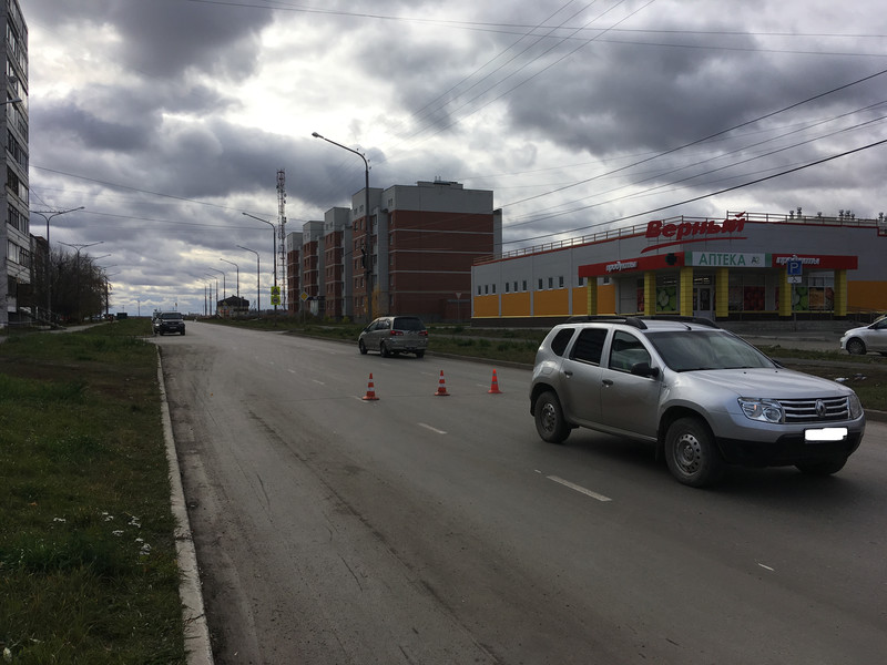 Семилетний мальчик угодил под колеса Рено Дастер на ул.Кутузова в Каменске-Уральском — перебегал, не посмотрев по сторонам. Госпитализирован