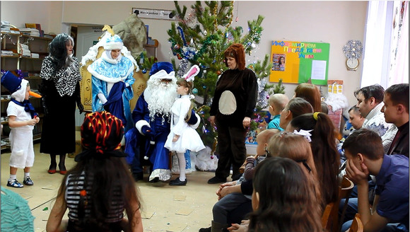 Веселый праздник для детворы устроили библиотекари из Каменска-Уральского – из разных литературных произведений создали чудесное приключение