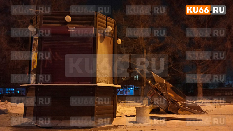 Что происходит? У ларька с шаурмой на пр. Победы сорвало крышу, без света из-за стихии остались жители сел и поселков в Каменском районе