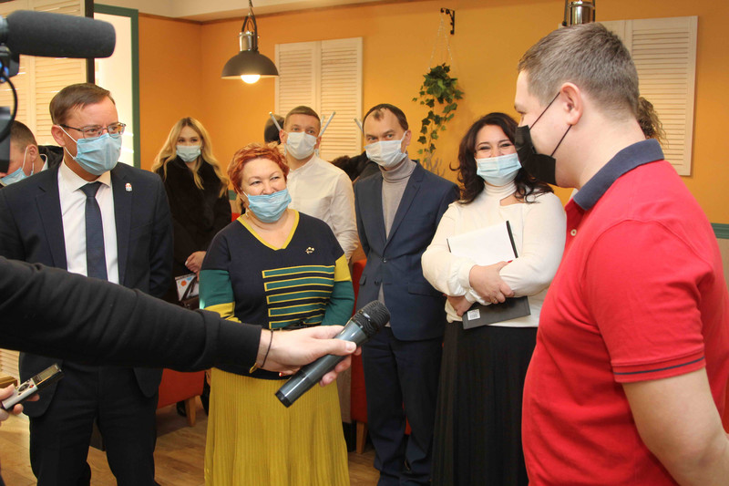 «Академия гениев» и пиццерия по франшизе появились в Каменске-Уральском — на открытие приехали областной министр и вице-губернатор