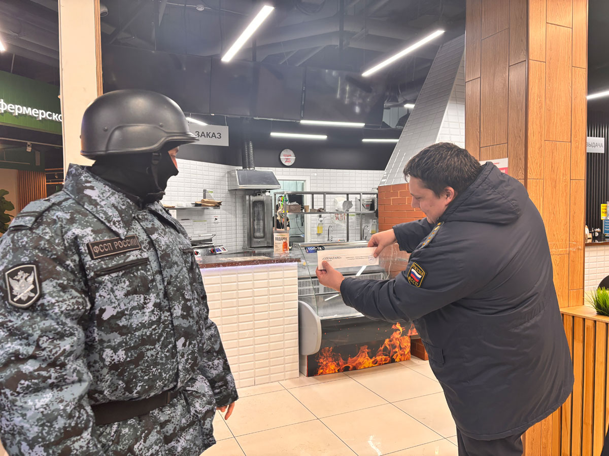 В Екатеринбурге закрыли два кафе на Уралмаше из-за нарушений пожарной безопасности | Приставы приостановили работу двух точек питания в Екатеринбурге