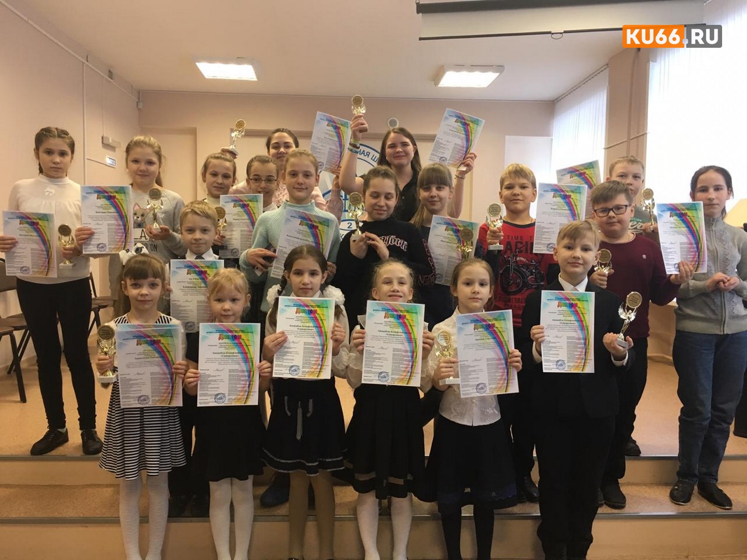 Ребята из Каменска-Уральского блестяще выступили на музыкальном фестивале в Екатеринбурге. Пели и музицировали в старинном Доме Актера