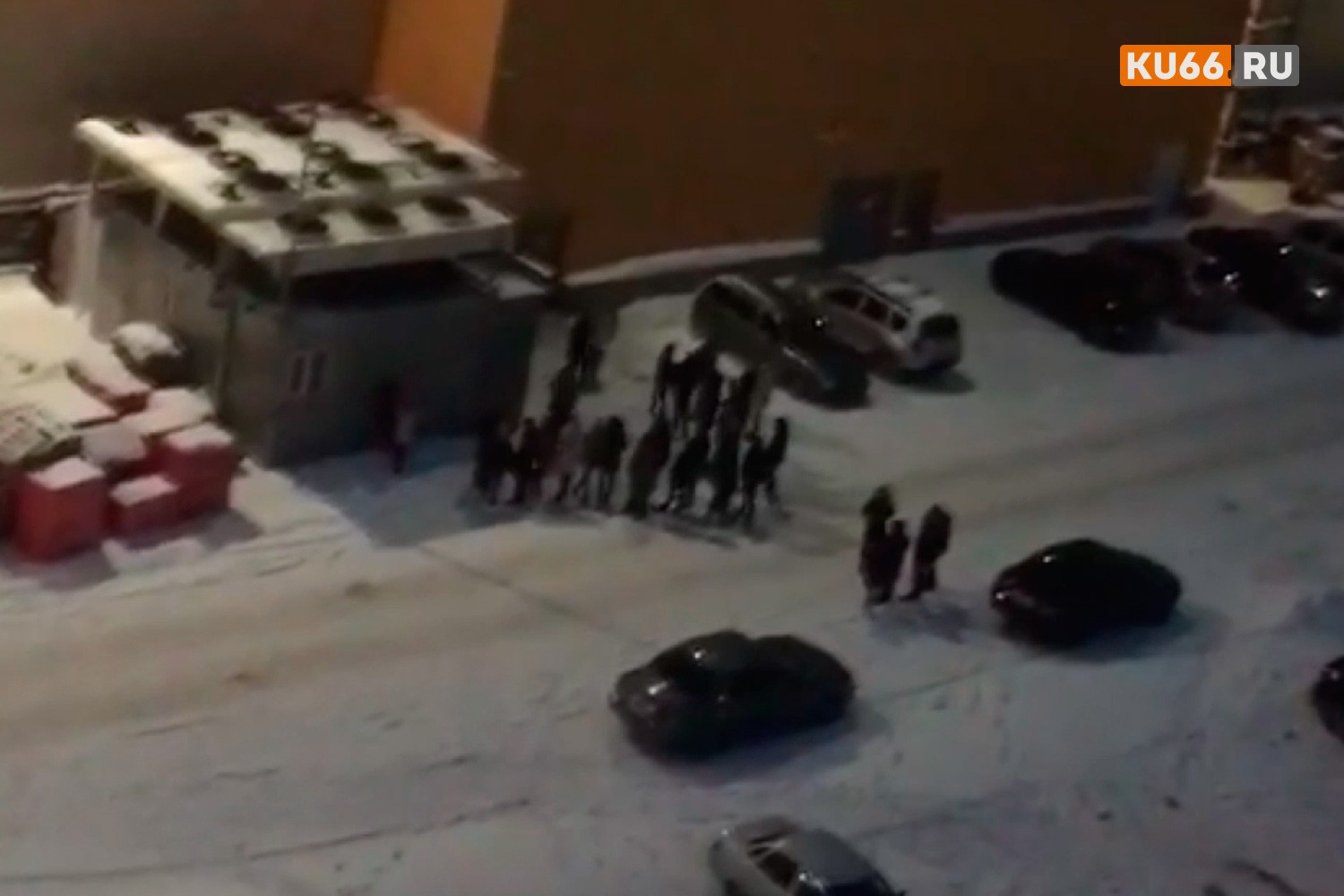 Конфликт гораздо глубже, чем казалось… Девочки, «схлестнувшиеся» у «Мегамарта» в Каменске-Уральском, обмениваются угрозами в соцестях