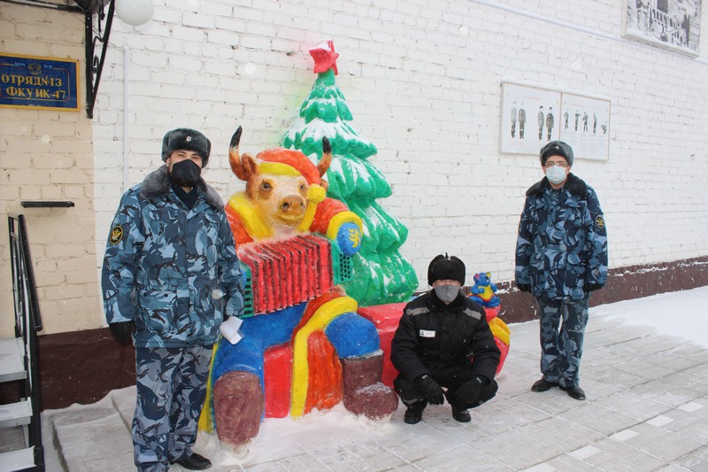 Не-будни в колонии Каменска-Уральского: новогодний ужин из пюре, котлет и торта, праздничный конкурс на лучшую снежную фигуру и стенгазету Не-будни в колонии Каменска-Уральского: новогодний ужин из пюре, котлет и торта, праздничный конкурс на лучшую снежную фигуру и стенгазету