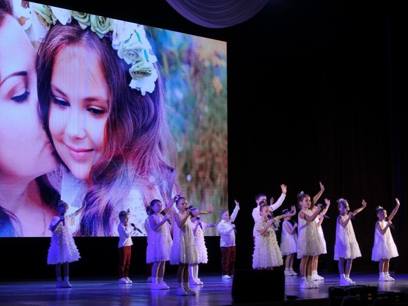 Лучшие мамы Каменска-Уральского получили награды 