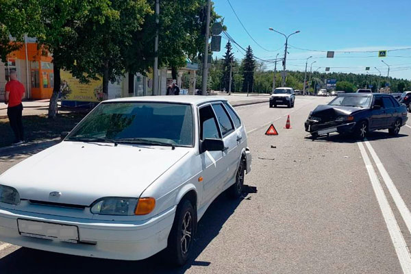 Во время рейда в Каменске-Уральском ГИБДД поймала пьяных и тех, кто отказывался "дышать в трубку". Один водитель подшофе протаранил машину