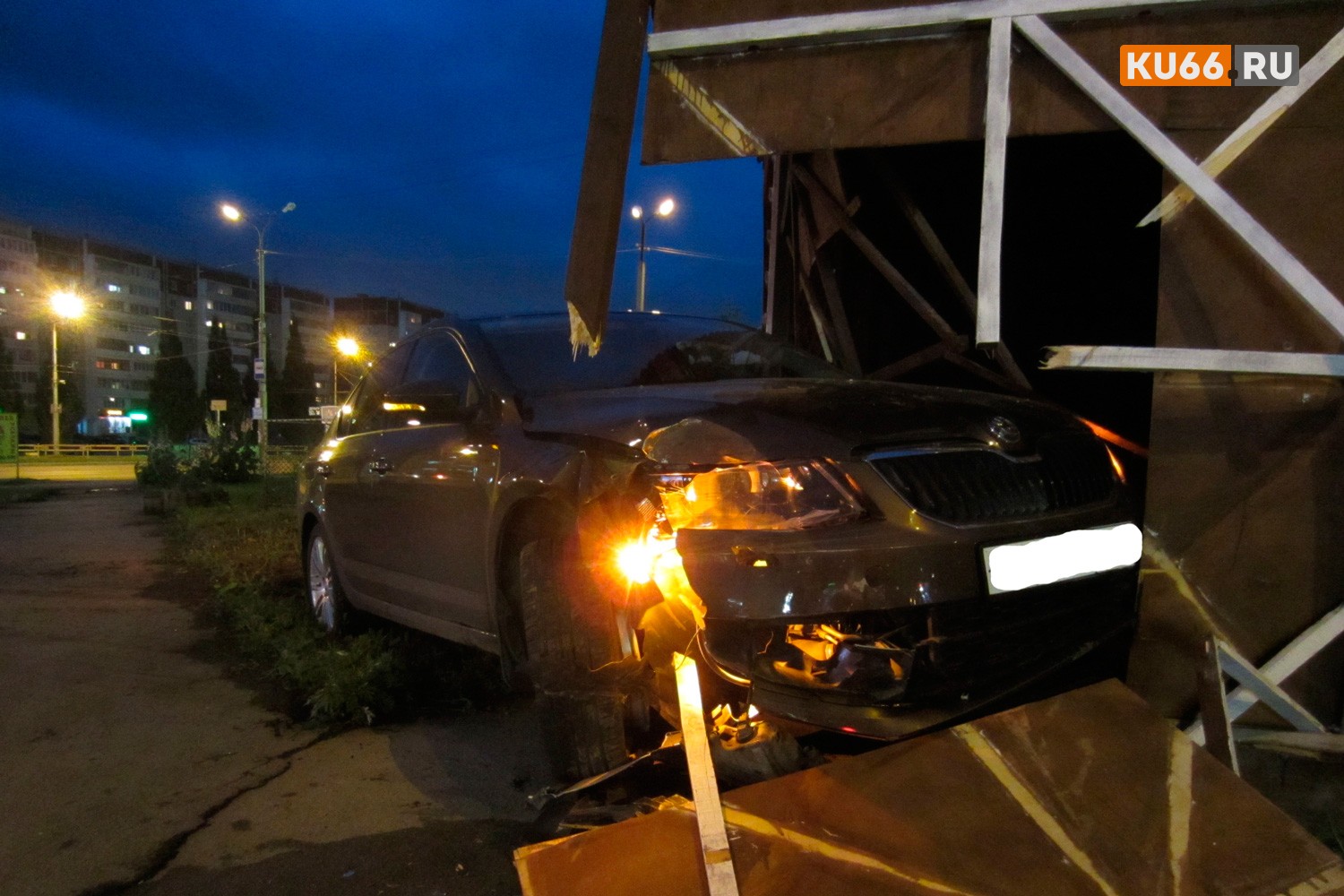 «Слышала визг тормозов, грохот и крики»: сразу три пятничных ДТП в Каменске-Уральском с наездом на препятствие, а у ГИБДД — операция «Бахус»