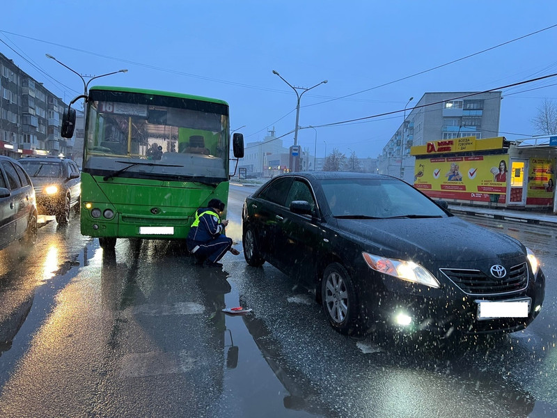 В Каменске-Уральском в ДТП пострадал пассажир автобуса