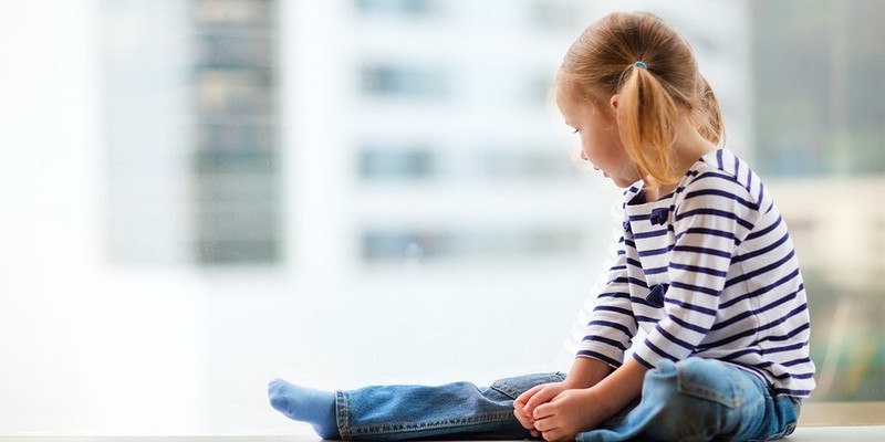 Свердловскую воспитательницу, из-за которой слепая девочка утонула в тазу, будут судить