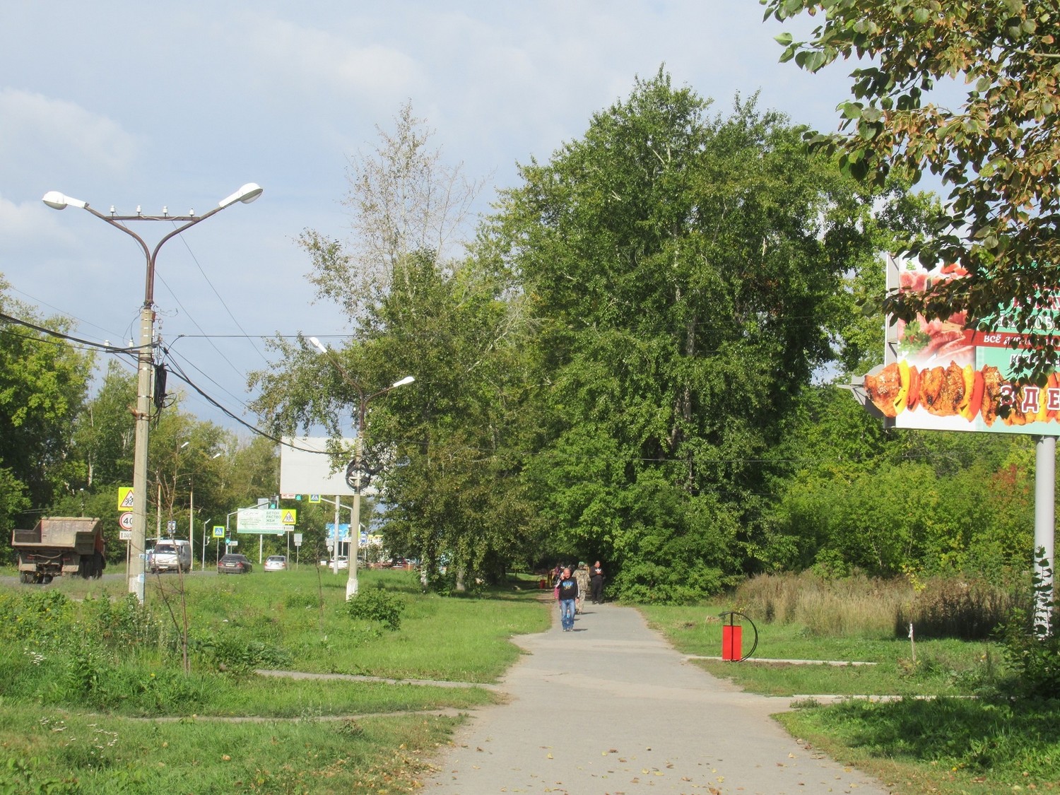 Заключенные колонии №47 изготовили оригинальные урны, которые в эти дни устанавливают на Аллее по ул. Лермонтова в Каменске-Уральском