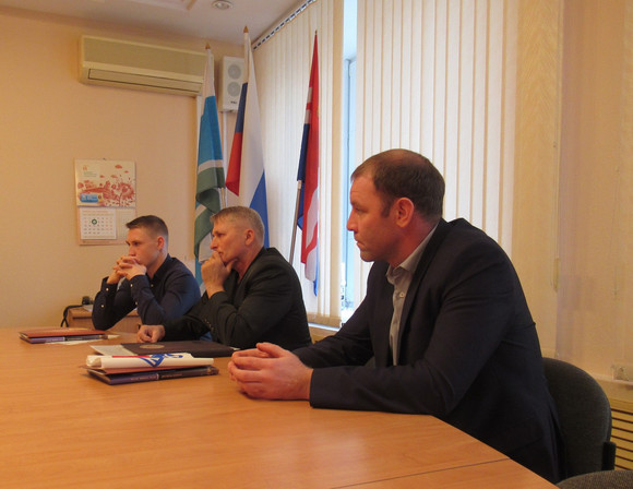 Мэр Каменска-Уральского Алексей Шмыков поздравил Никиту Пискунова с победой на первенстве Европы по боксу