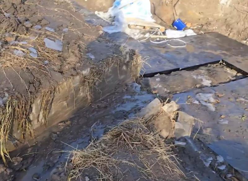 «Надо кого-то штрафовать»: в Каменске-Уральском дренаж вывели прямо в теплотрассу — сети снова затопило | В Каменске-Уральском дренаж вывели в теплотрассу