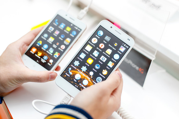 По двум зайцам: выбираем подарок близким и получаем год интернета в подарок