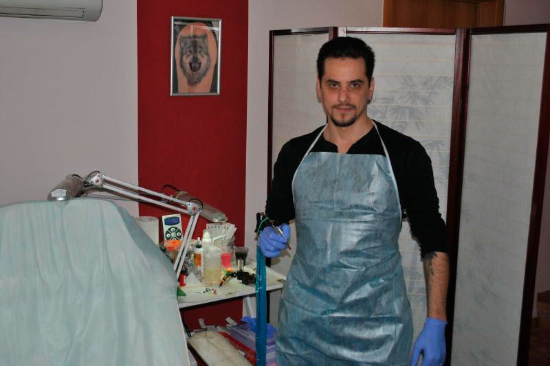 Известный в Каменске-Уральском мастер тату утонул на днях в карьере Силикатном. Пошёл купаться подшофе, хотя плавать не умел...