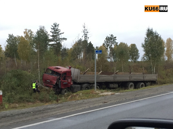 «Уснул за рулем…» На трассе под Каменском-Уральским водитель КамАЗа протаранил встречную фуру