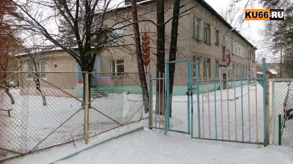 В детском саду под Каменском-Уральским гнилые трубы и антисанитария. Родители обвиняют руководство и требуют срочных проверок