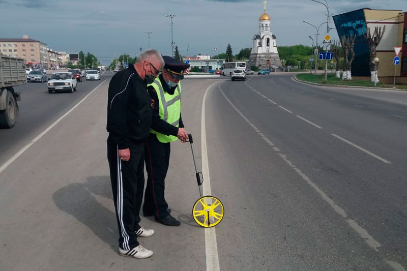 Сотрудники ГИБДД проверили состояние дорог в Каменске-Уральском: где нашли неправильные знаки, нерабочий светофор и ошибочную разметку?
