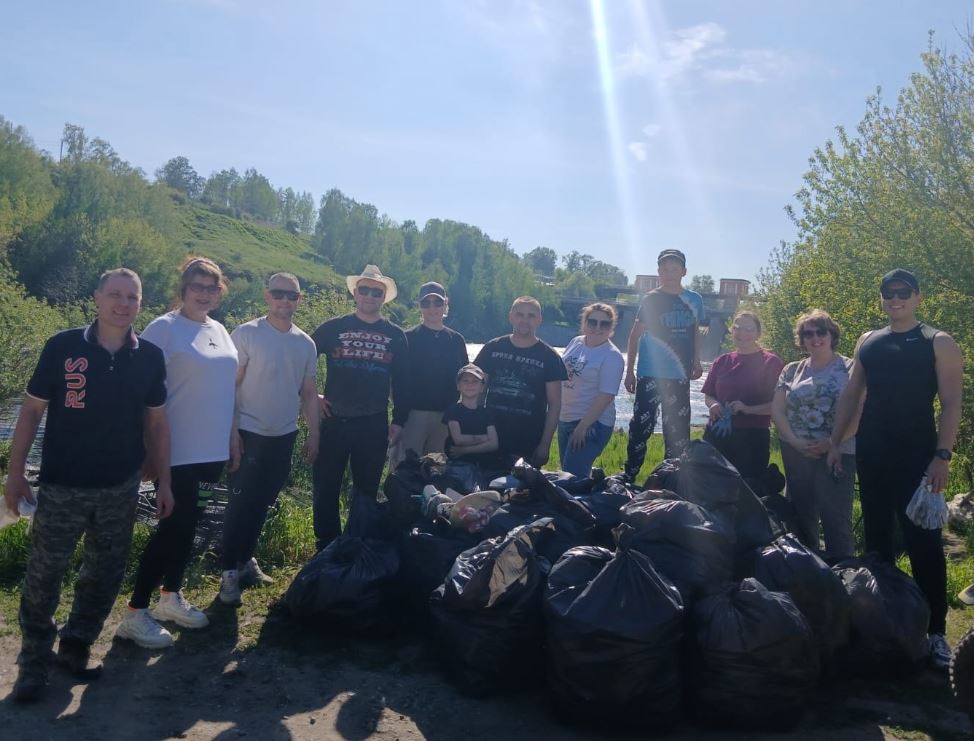 В Каменске-Уральском провели субботник у Волковской плотины | На Урале провели уборку Волковской плотины