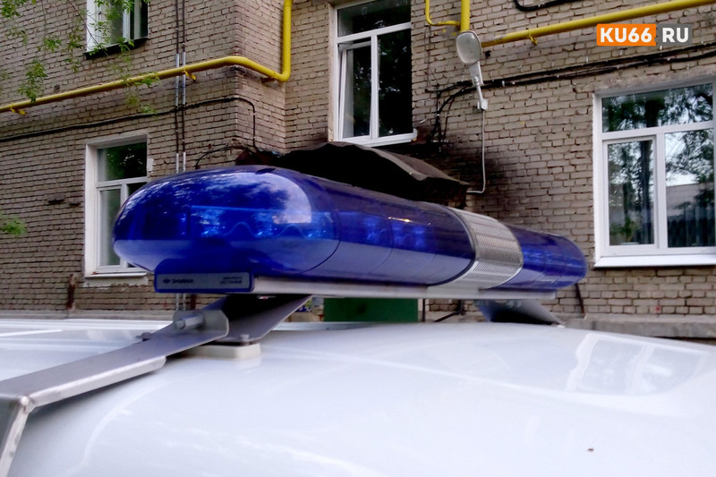 ИЖ-2126 приглянулся неизвестному — он угнал его в деревне под Каменском-Уральским и бросил… в трехстах метрах. Злоумышленника ищут