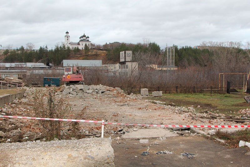Вести от музея Каменска, корпус которого разрушили: здание разобрано, мусор вывезен, вот-вот начнут вывозить грунт на месте стройки...
