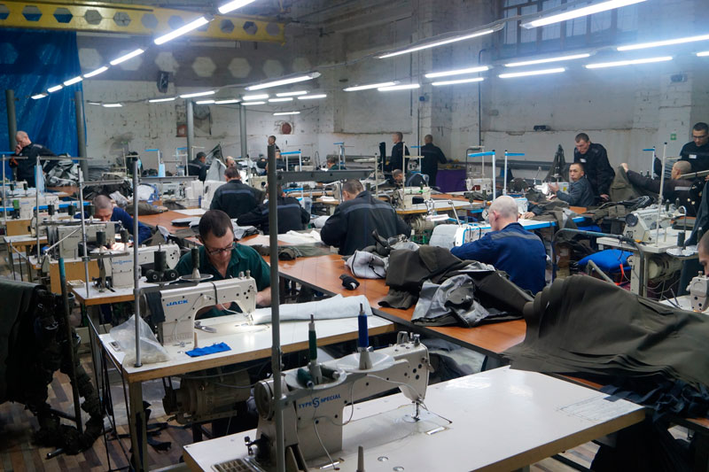 Кормят себя сами: 318 заключенных каменской колонии произвели продукции на 51 млн руб. Деньги идут на иски против них и алименты