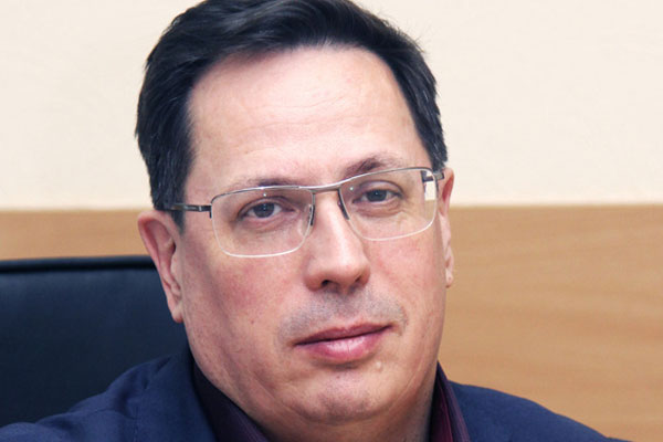 Пока не мэр Каменска расставляет по местам будущих чиновников: руководителя аппарата администрации уже назначил. Это Алексей Ялунин