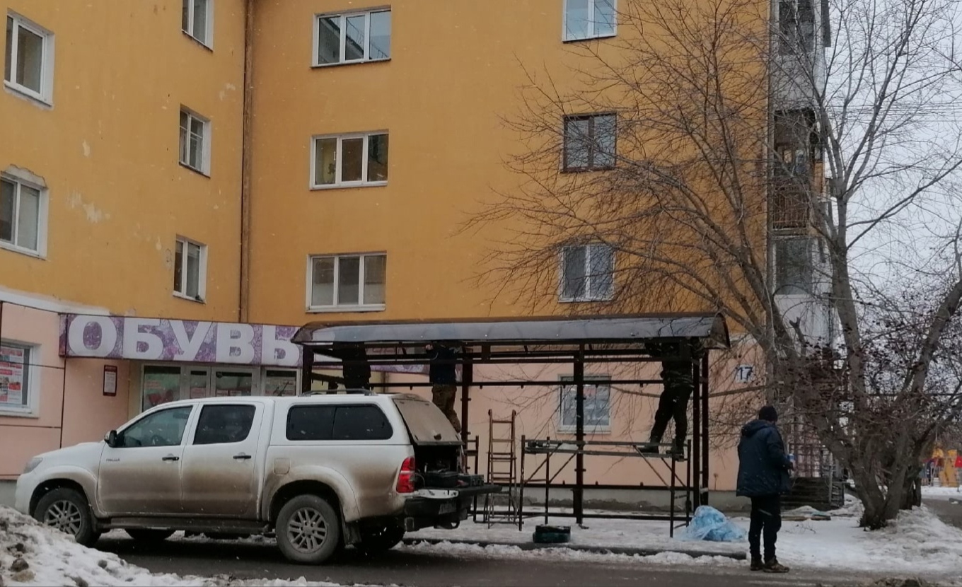 Семь остановочных павильонов будет установлено в Каменске-Уральском в ближайшее время — один из них, на ул. Кунавина, уже поставили