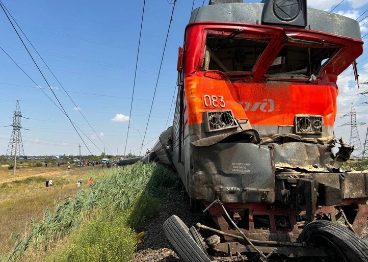 Крушение поезда Казань — Адлер: что известно о трагедии, произошедшей в Волгоградской области | Под Волгоградом пассажирский поезд Казань — Адлер сошел с рельсов