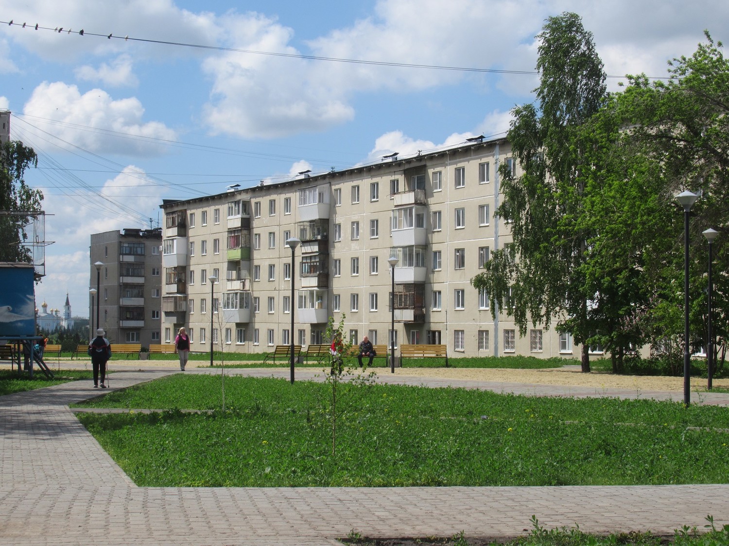 Мэр Каменска-Уральского «взял под козырек» после призыва минЖКХ лично следить за благоустройством в городе, тем более, его приводят в пример Мэр Каменска-Уральского «взял под козырек» после призыва минЖКХ лично следить за благоустройством в городе, тем более, его приводят в пример