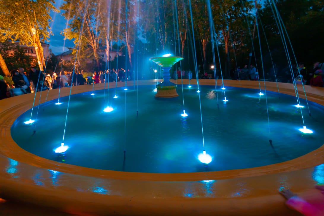 К юбилею СинТЗ в Каменске-Уральском в парке трубников после реконструкции открыт фонтан, который радовал еще наших дедушек и бабушек