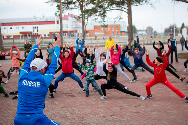 Жителям Каменска-Уральского возвращают «Зарядку с чемпионом» и хотят заразить любовью к оздоровительному бегу. Теперь еженедельно! Жителям Каменска-Уральского возвращают «Зарядку с чемпионом» и хотят заразить любовью к оздоровительному бегу. Теперь еженедельно!