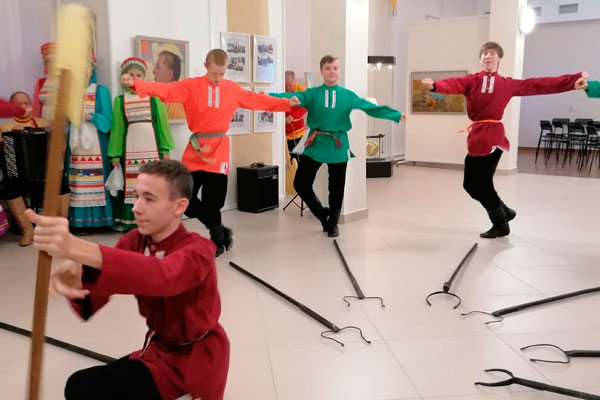 Вместо флигеля и конюшни - новый корпус уже с экспозицией. Каменцы увидели и оценили здание краеведческого музея после реконструкции