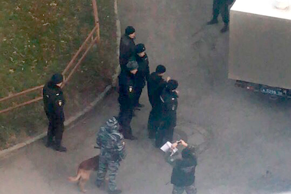 Николая Агеева, обвиняемого в убийстве школьницы, привозили в Каменск-Уральский к дому по ул. Алюминиевой, где жила девочка...