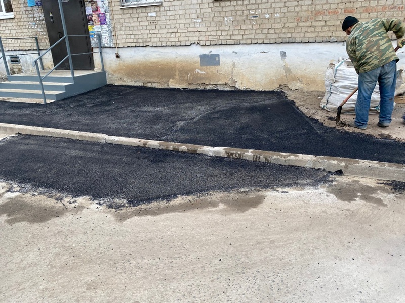 «Закопайте и заровняйте»: жители Каменска-Уральского жалуются на ямы после ремонтов | В Каменске-Уральском рассказали, когда проводят благоустройство после раскопок