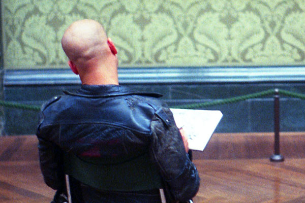 В Африке опять убили лысого мужчину. Местные считают, что у лысых в головах есть золото