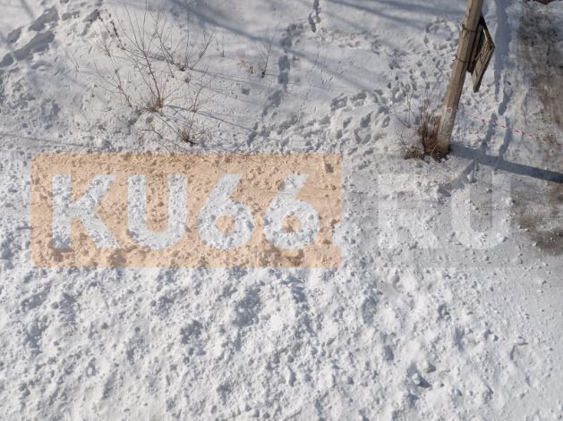 В Каменске-Уральском нарушается техника безопасности при уборке крыш от снега