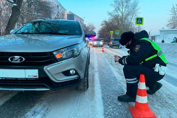 Из-за удручающей нынче статистики со смертностью и травмами пешеходов на дорогах Каменска-Уральского ГИБДД активно проводят рейды