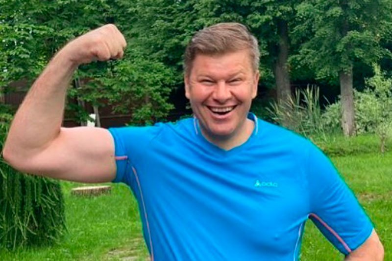 Губерниев посмеялся над спортсменами из-за повышения налога. «Потерпите, родимые»