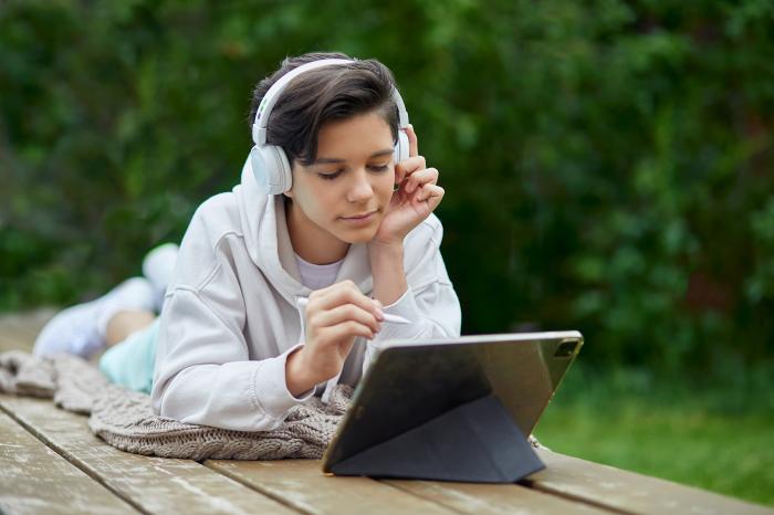 Свердловские школьники стали чаще ходить к репетиторам перед экзаменами | В Свердловской области вырос спрос на репетиторов перед ЕГЭ