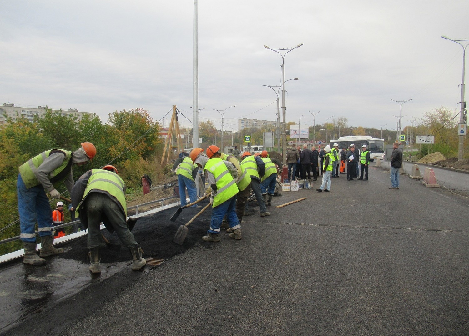 До открытия Байновского моста в Каменске-Уральском – считанные дни. Подрядчик уже задумался о монтаже перил и обустройстве подходов
