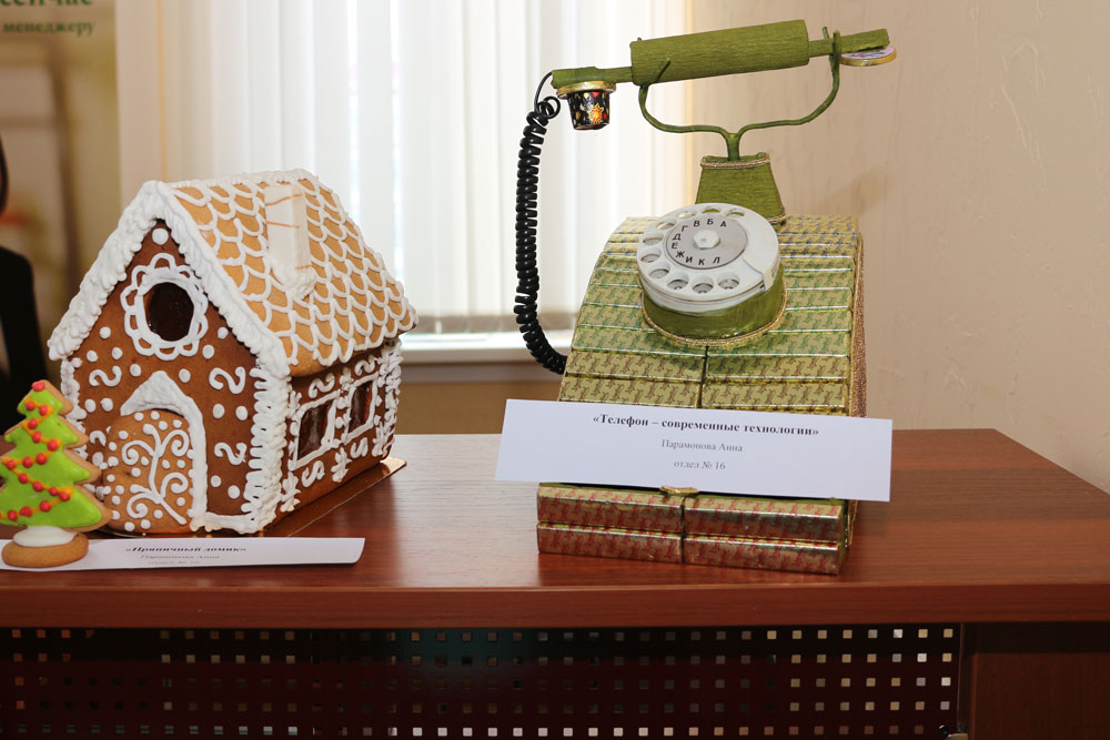 «Многое увиденное хочется сделать самой!» Сотрудники завода в Каменске-Уральском показали зрителям телефон из шоколада и вязаных снеговиков