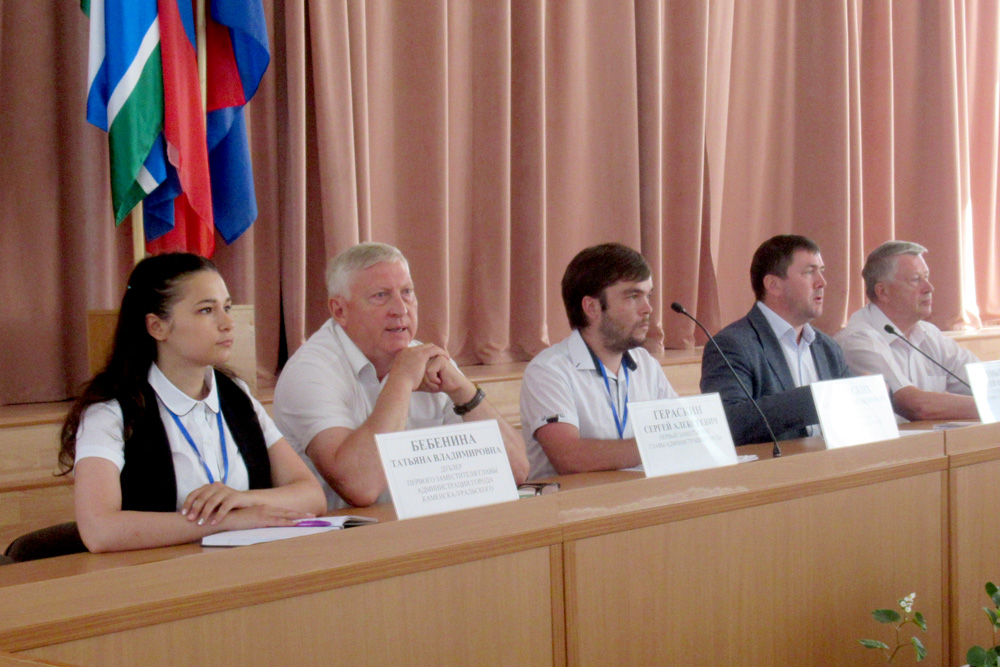 «Тени» чиновников администрации Каменска-Уральского, завершили стажировку защитой проектов. Все работы оценили и взяли на карандаш...