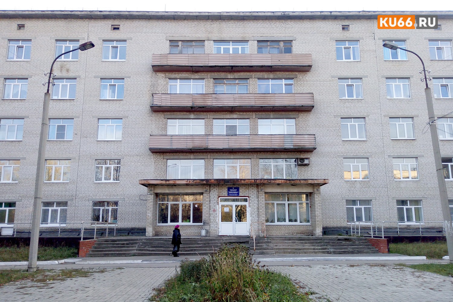 В ходе ночной пьянки ранее судимые мужчина и женщина в Каменске повздорили: барышня взяла нож и отправила собутыльника на больничную койку