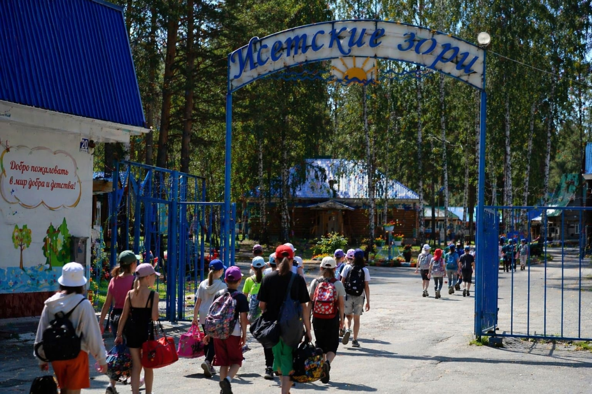 Суд разрешил лагерю «Исетские зори» на Урале возобновить работу после массового отравления детей | Лагерь «Исетские зори» снова открыт после отравления 14 детей