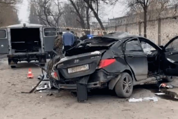 Легковушка с подростком за рулем врезалась в дерево под Ростовом: пятеро погибли Легковушка с подростком за рулем врезалась в дерево под Ростовом: пятеро погибли