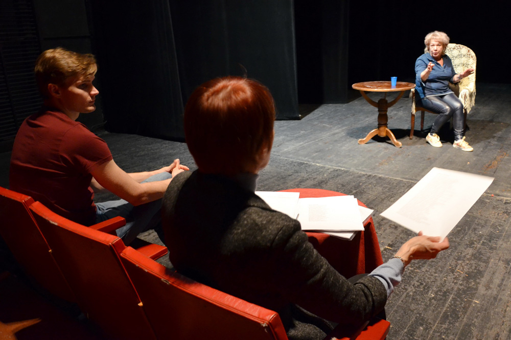 Билетов на постановку по стихам Веры Кузьминой в Драму Номер Три Каменска-Уральского в рамках проекта «Льготная среда» в продаже уже нет